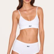 82c18448296eb86005e9d7064be54ebcd5558f89_CNK6345_1_prettylittlething_white_woven_badge_seamless_bralette