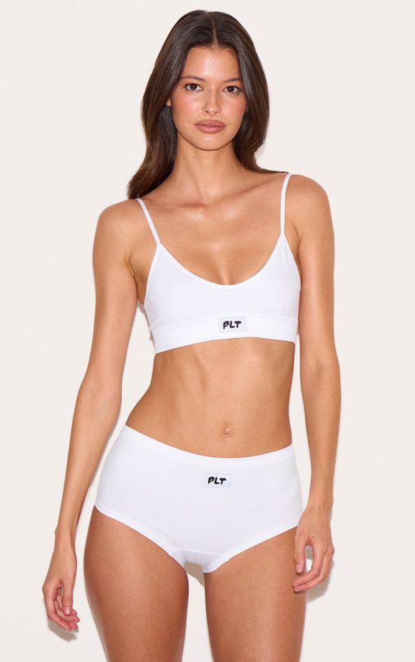 82c18448296eb86005e9d7064be54ebcd5558f89_CNK6345_1_prettylittlething_white_woven_badge_seamless_bralette