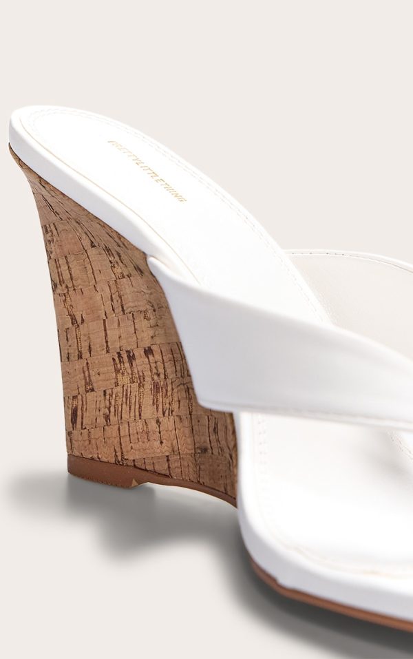 88eeeb7e13211306108168d4c4f5746325fdc0c2_CNL7168_4_white_pu_round_toe_thong_heeled_wedges
