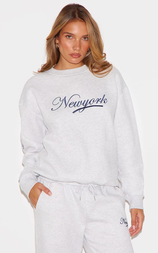 89f69d0a5923e36b860cc0bc11cf768738a584da_CNL9634_1_ash_grey_new_york_embroidered_boxy_sweat