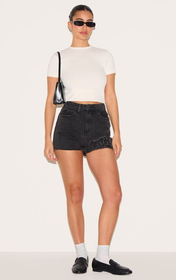 8aa2327e7ef307abec6199285da0bb60a82b5b50_CMG9825_1_prettylittlething_washed_black_ripped_denim_mom_shorts-1