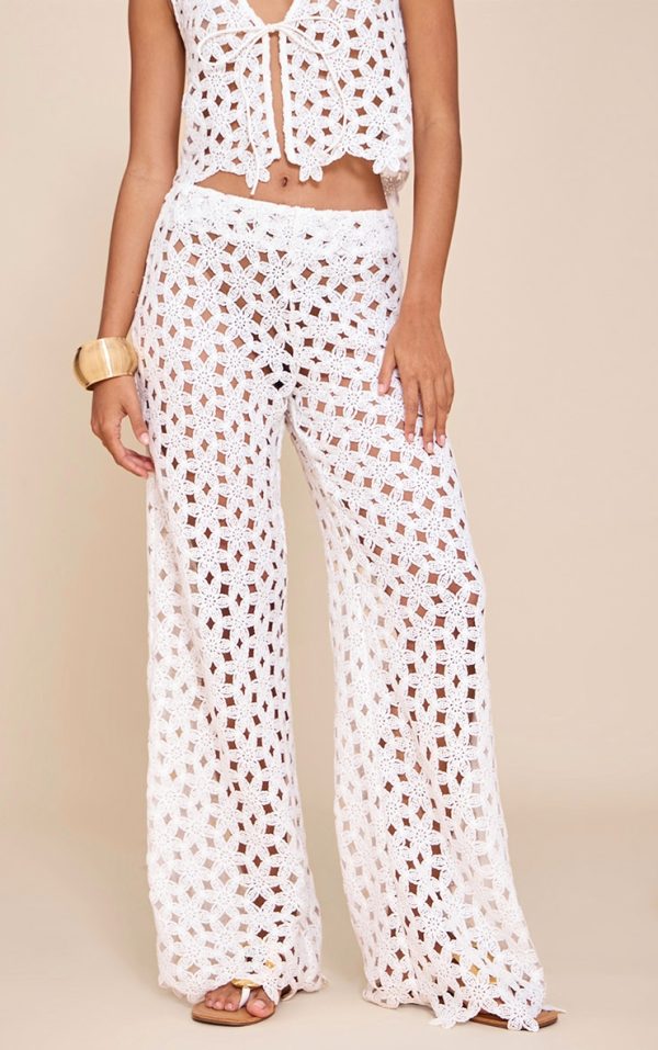 8d95e21f1ff8c4c1af2b929367d2fc4da5c08dc4_CNM6149_2_white_embroidered_straight_leg_trousers