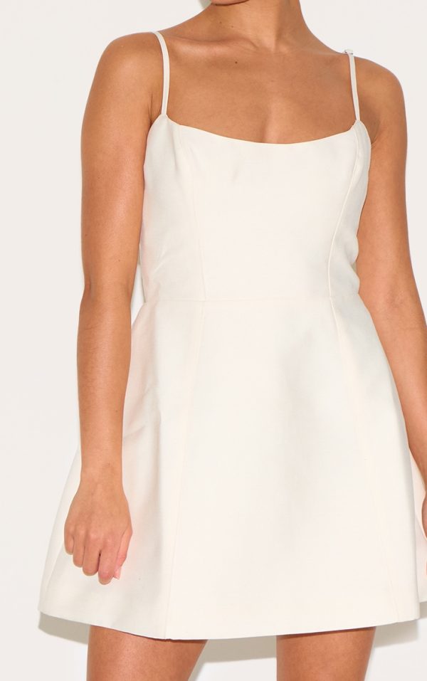 91fde1b5457f773896cd91d5be17ee490e4fe9e6_CNL9169_4_petite_white_structured_shift_dress