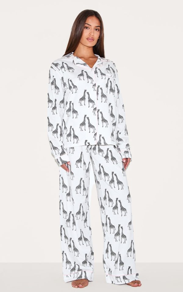 94080a5a2a7f794b2749d21412a04913959330ae_CNL9752_3_white_giraffe_print_jersey_piping_detail_long_pj_set
