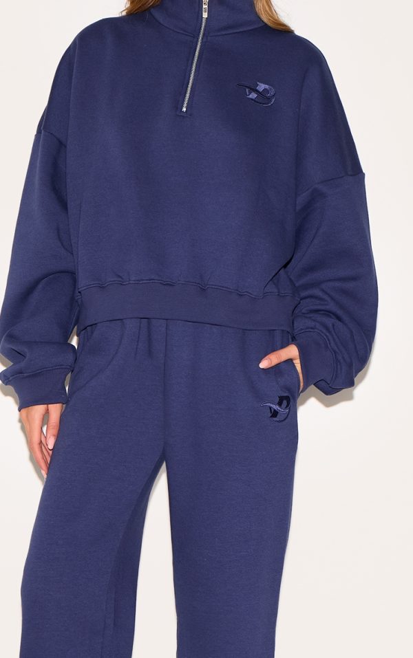 9baf4dfdafb377696d2b5652372c0dbeddd3778f_CNK6320_4_prettylittlething_navy_wide_leg_embroidered_joggers
