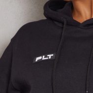 9bf22a6bc1ec9cf1ae30379241a5a28c2a17624f_CNE5409_4_prettylittlething_logo_black_badge_detail_oversized_fit_hoodie