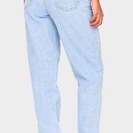 9dcb484fbda66513f614b5e957d18a5e064c4866_CNL6139_3_prettylittlething_light_blue_wash_high_waist_mom_jeans