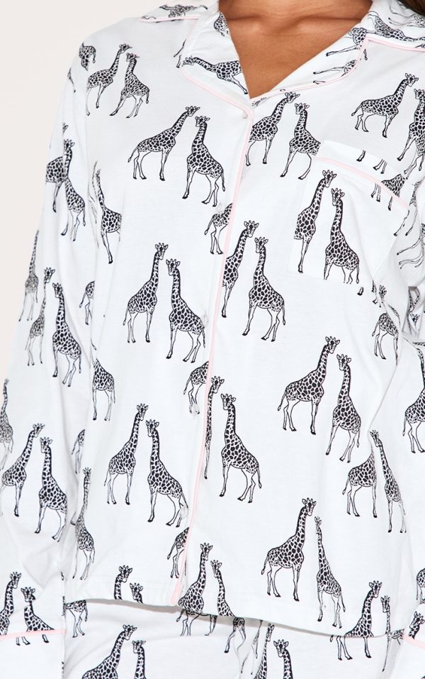 a7234452fab7e552348dc9844f1ce50423d1cf9e_CNL9752_4_white_giraffe_print_jersey_piping_detail_long_pj_set