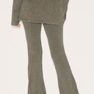 aa40945ef6d5697635942c7ecad3f5c10b8c9454_CNM0250_3_prettylittlething_olive_embossed_logo_washed_skinny_flare_trouser-1