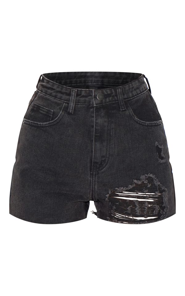 b1c9b65224234f3b47a39f50813ca439646dbcc7_CMG9825_6_prettylittlething_washed_black_ripped_denim_mom_shorts-1