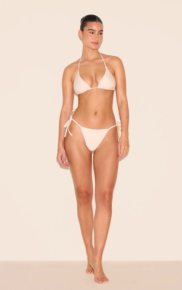 b9d44974b01153d24eaae755d18782dcdabcd9d4_CNL9731_3_cream_basic_triangle_and_tie_side_bikini_set