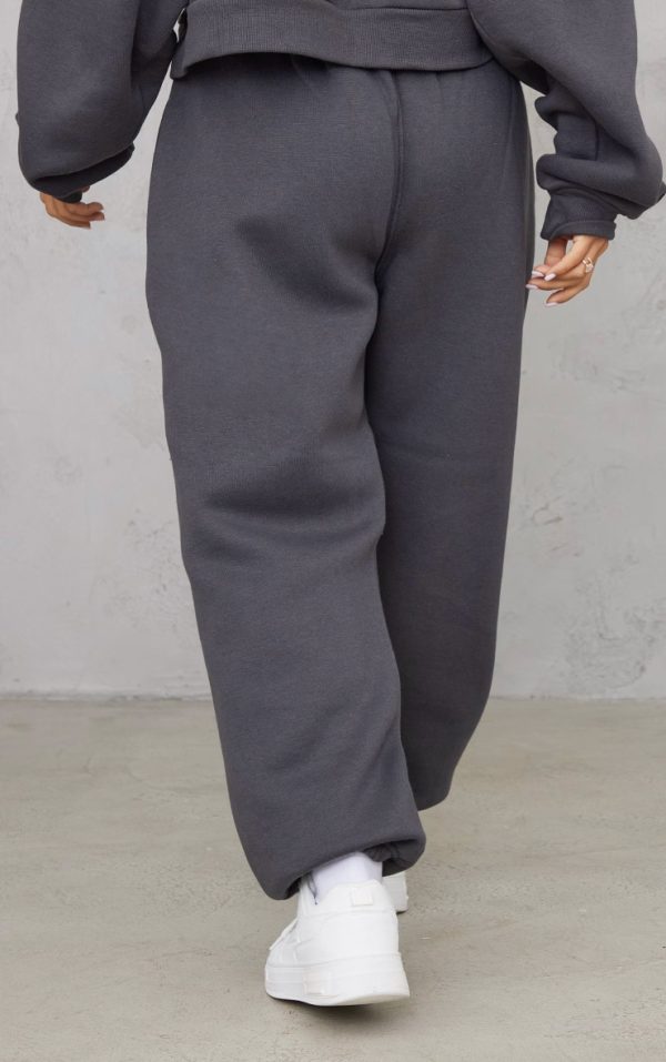 bba23a39ccfcc1e35b4933fe1fdf93408f4135d7_CNH0219_3_prettylittlething_petite_charcoal_jogger