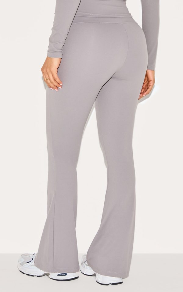 bc4406c69ffb9806a5f347f0f3cf37afd1969cff_CNG8719_3_petite_charcoal_contour_sculpt_seam_detail_flared_trousers