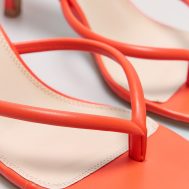 bd9882041d6c325b04b55ed2c175588e26b4764c_CNM0263_4_burnt_orange_pu_round_toe_thong_mid_heel_mules