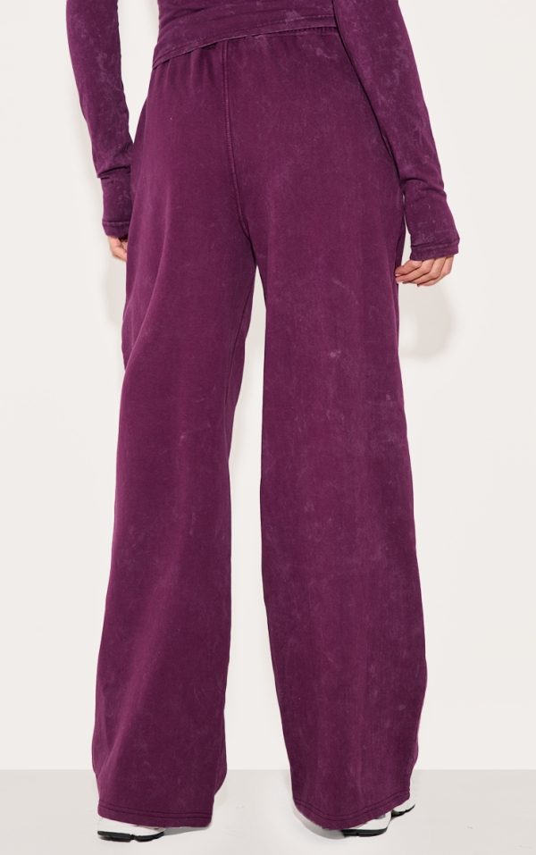 be9b9dcdffd6ec278a36c82467d97b92e09b0039_CNL8058_3_prettylittlething_plum_washed_low_rise_oversized_wide_leg_joggers