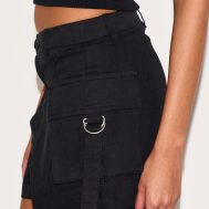 c3334538fc1ab188bd47e19478dc65ea8ae54e21_CNA3623_5_black_woven_twill_pocket_detail_cargo_shorts
