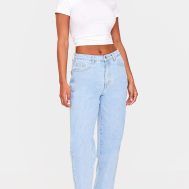 c35cbfafbf24ac6679fb5684f635a37b153ac66e_CNL6139_1_prettylittlething_light_blue_wash_high_waist_mom_jeans
