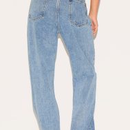 c60a75a548168479b696209460f006c5c0a183d7_CMM6720_3_prettylittlething_petite_light_blue_wash_long_leg_straight_jeans