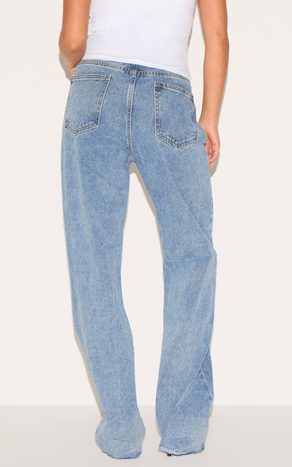 c60a75a548168479b696209460f006c5c0a183d7_CMM6720_3_prettylittlething_petite_light_blue_wash_long_leg_straight_jeans