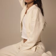 c7563f9b9c9321a3eec5598743abb17afb4c8f32_CNK7297_4_cream_seam_detail_wide_leg_joggers