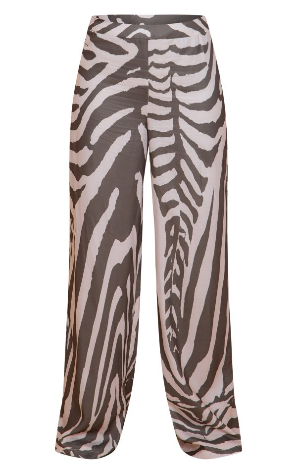 c906d1b9dc086ac29162c7dd21ac441411716e87_CNM8793_5_brown_oversized_zebra_print_trousers