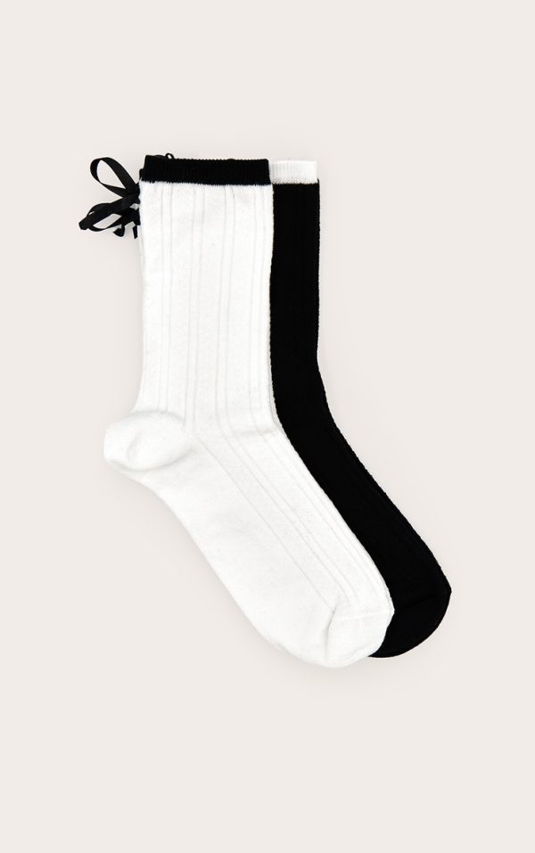 cc2be0fdc04ecdbdf2dc1beb227730223e9a4315_CNL9909_1_monochrome_trim_bow_2_pack_socks