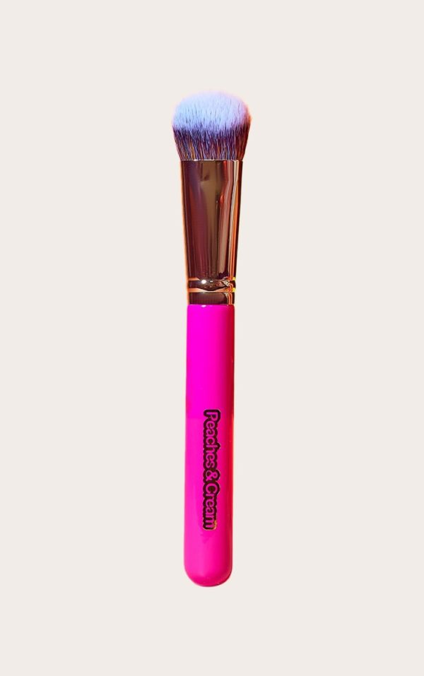 cd829ae543f817d359838bd61fc7f4235303fa73_CNH9316_1_peaches_and_cream_the_chisel_makeup_brush
