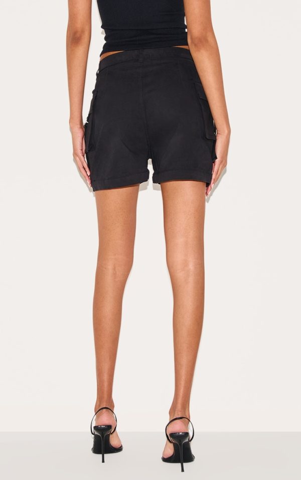 ce0981d4ba4b8c7b484d9024ef48fa502f1ce5f1_CNA3623_3_black_woven_twill_pocket_detail_cargo_shorts