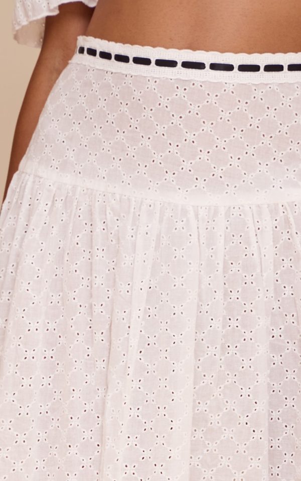 d051ab8e66465dd60c4dd9ac57bd8d4e865e0e1e_CNM2777_4_white_broderie_lace_maxi_skirt