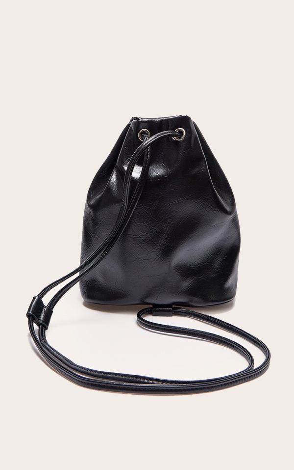 d258b8f9f35ee851958bf3722ab2d1fc4688d519_CNL9842_3_black_pu_pocket_backpack