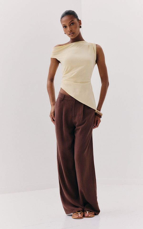 d306a414ddf80326ab621cbbf4320427e12b845b_CNM9065_3_almond_asymmetric_shoulder_extreme_longline_top