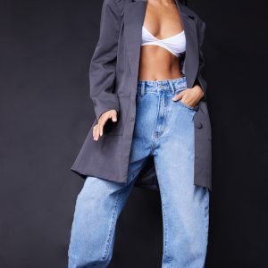 PRETTYLITTLETHING Petite L28 Light Wash Boyfriend Jeans