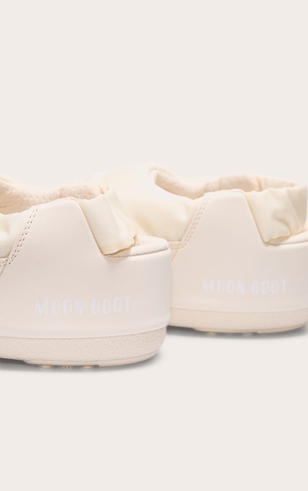 d9e94d6c5f10e1932d354877485e12c1c74613e2_CND9729_4_moon_boot_cream_sandal_band_nylon