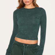 db82d42e2328c7987cbd3d606cc7bc4ebccbe12b_CNK5073_1_prettylittlething_forest_green_washed_longline_cotton_long_sleeve_fitted_t_shirt