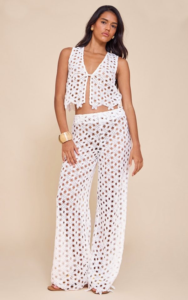 dda3fd937c225e16fe5cc493e9fa02b80fd8323d_CNM6149_1_white_embroidered_straight_leg_trousers