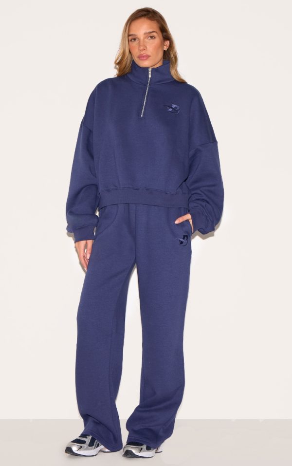 df85a289ceec7facd0c00cf4c72458ea426e8b61_CNK6320_1_prettylittlething_navy_wide_leg_embroidered_joggers
