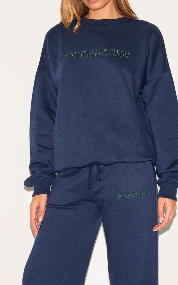 e42c9fd5de0a15a73cbf83f7b026bb88443257f2_CNL9677_4_navy_oversized_copenhagen_embroidered_sweatshirt