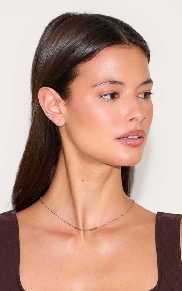 ea298f96f94db29b73d9c9fcb4b92a664a1e02f7_CNL7909_3_silver_metal_bar_detail_necklace