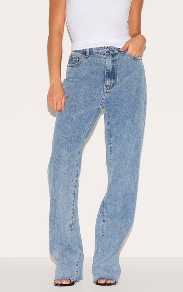 ed66a4afa4ef676a50eee89f357477fa21e452f8_CMM6720_2_prettylittlething_petite_light_blue_wash_long_leg_straight_jeans