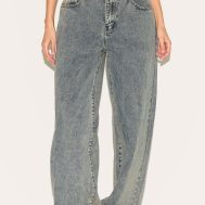 ed81ec21d8ecf25373a0081db8854868a78d38c4_CNM0948_2_vintage_mid_rise_straight_leg_jeans