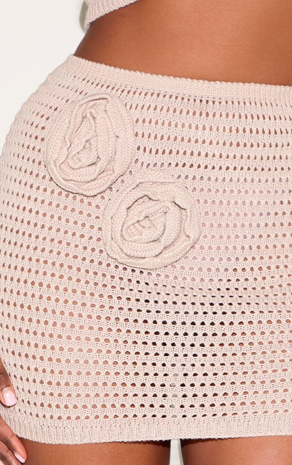 eda932af8dc4aef2635fc57a422f604dd30ae2ac_CNL8171_5_taupe_flower_applique_crochet_mini_skirt