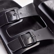 f425f7095ec8a2b111a6abd7b9b6183e06583147_CNH8724_4_black_pu_round_toe_double_buckle_strap_chunky_flat_sandals