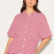 f4e646f0c2d08240978f2e219a7a94706488e6cb_CNM7386_1_red_stripe_textured_stripe_hotpants