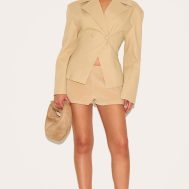 f71a5a55273a36a68d1e2393148cd4b8371d1e69_CNM7089_3_petite_latte_fitted_blazer