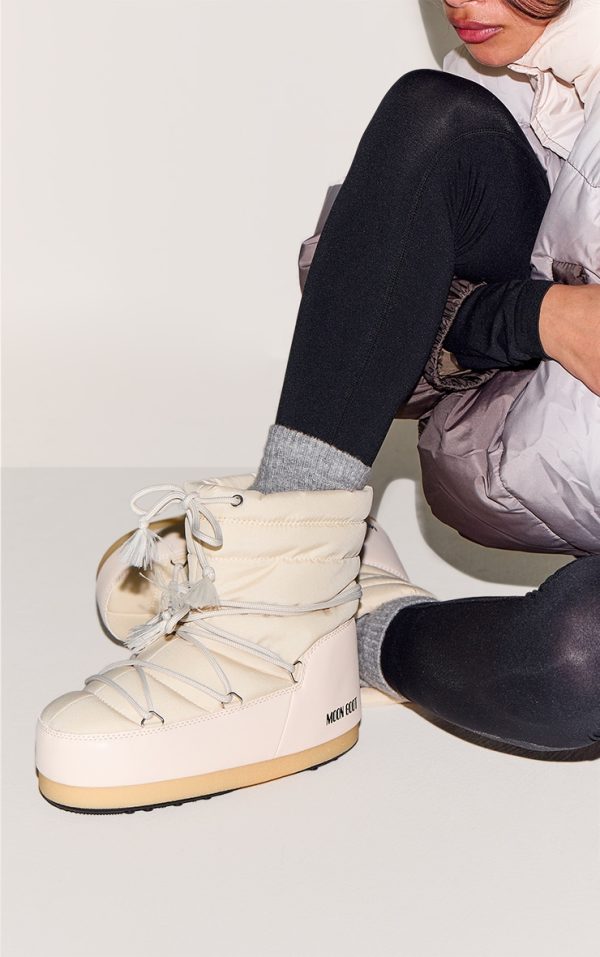 f749d998ec2ea2d6c18fbd791394cfc79380954f_CNI7880_5_moon_boot_cream_evolution_icon