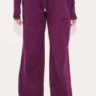 fa0b5f364ea90c15fbe8a17779d5ffe2c9d3243d_CNL8058_2_prettylittlething_plum_washed_low_rise_oversized_wide_leg_joggers