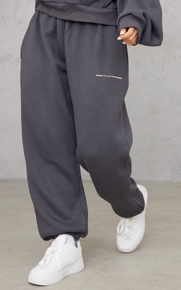 faa98e3440fda533afd42f45ec60cac9b20b6330_CNH0219_2_prettylittlething_petite_charcoal_jogger