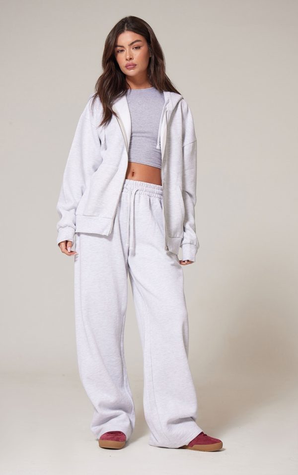 fb3948b94fdd9526ae8ef0fd894042e71e8f451f_CNK1746_3_prettylittlething_ash_grey_premium_embroidered_zip_front_oversized_hoodie