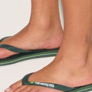 fb5c17658d523bcff1d77482bff1c68535926be0_CNH2818_5_green_havaianas_brasil_logo_top_classic_flip_flops