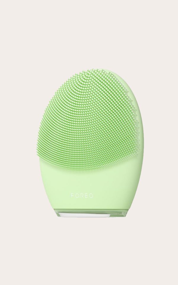 fc59accb488cec963e3454024eb224c5ee8e752f_CNN4551_2_foreo_luna_4_smart_facial_cleansing_and_firming_combination_skin_device